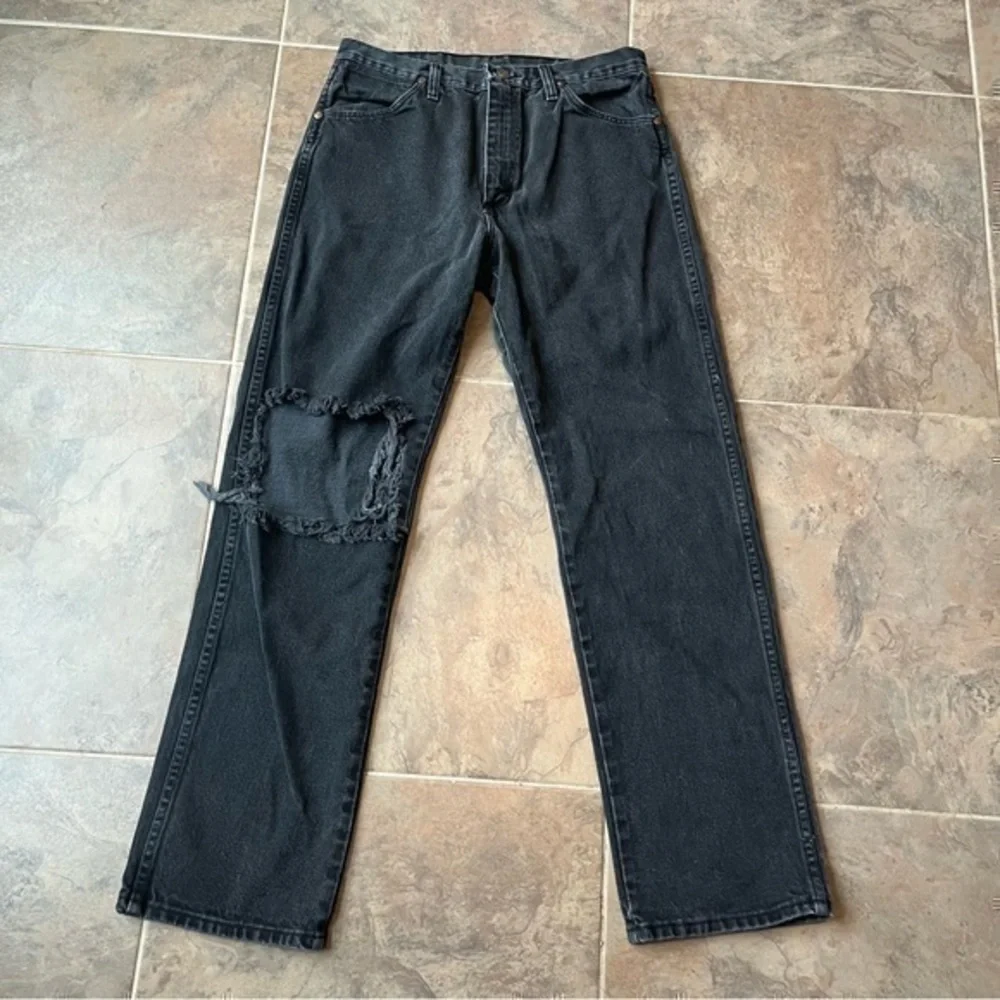 Wrangler 33x32 Black Distressed Straight Leg Jeans Men’s Denim